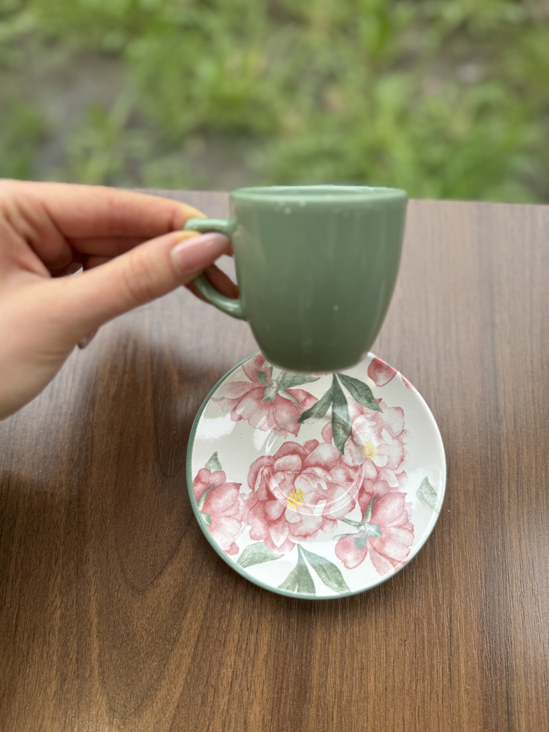 Coffee and tea cups